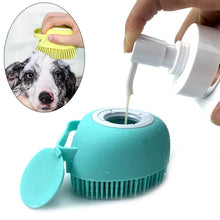 Cargar imagen en el visor de la galería, Cepillo de baño para perros con dispensador de champú