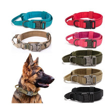 Cargar imagen en el visor de la galería, Collar Táctico de Nailon para Perros Medianos y Grandes - Estilo y Seguridad en un Solo Producto
